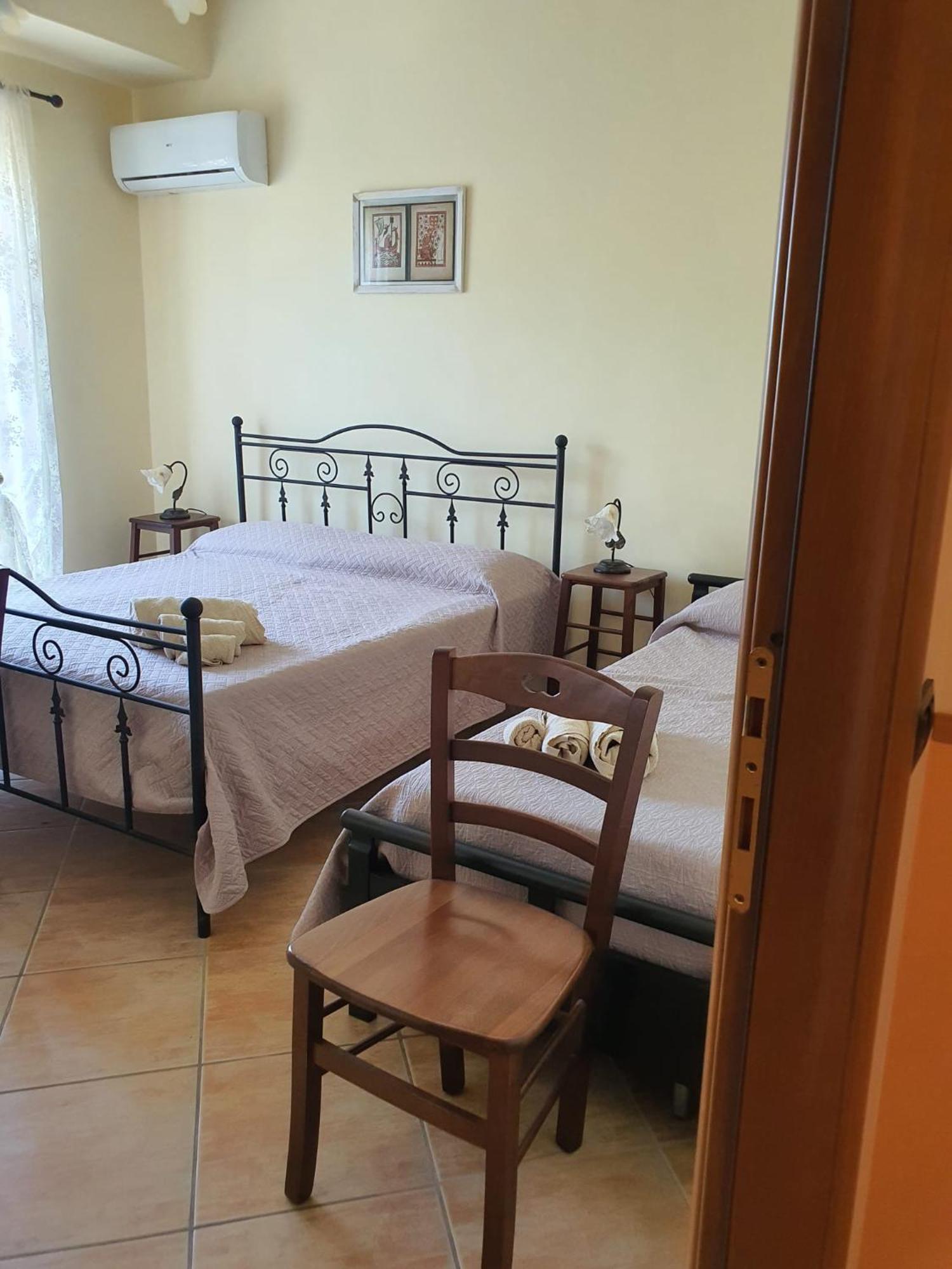 Libro Di Sogni - B&B Letterario Caserta Vecchia Eksteriør billede
